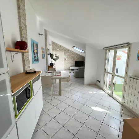 2 Tra Citta' & Mare Apartment